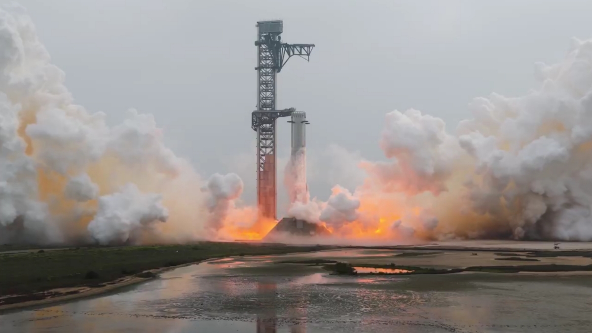 SpaceX Conducts Full-Thrust 33-Engine Static Fire of Super Heavy V3