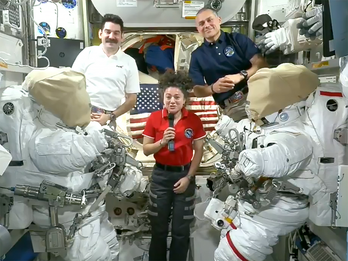 U.S. President Speaks to Expedition 75 Crew after Awarding Artemis II Crew