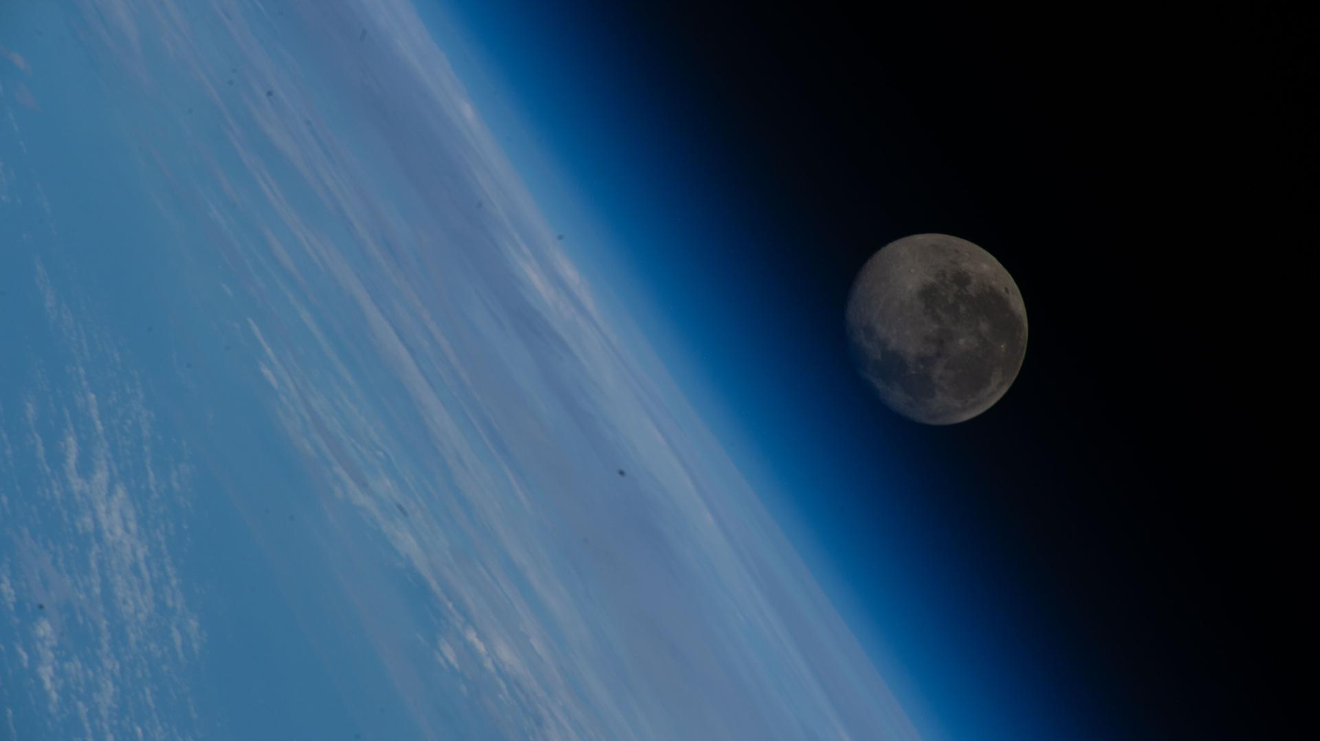 Astronaut Health, Lunar and Earth Photography Fill Crew’s Research Schedule
