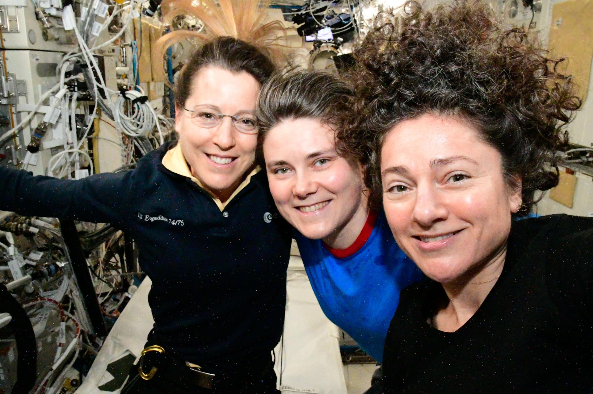 Crew Works Soldering, Cardiac Research, Virtual Reality and Prepares for Cargo Mission