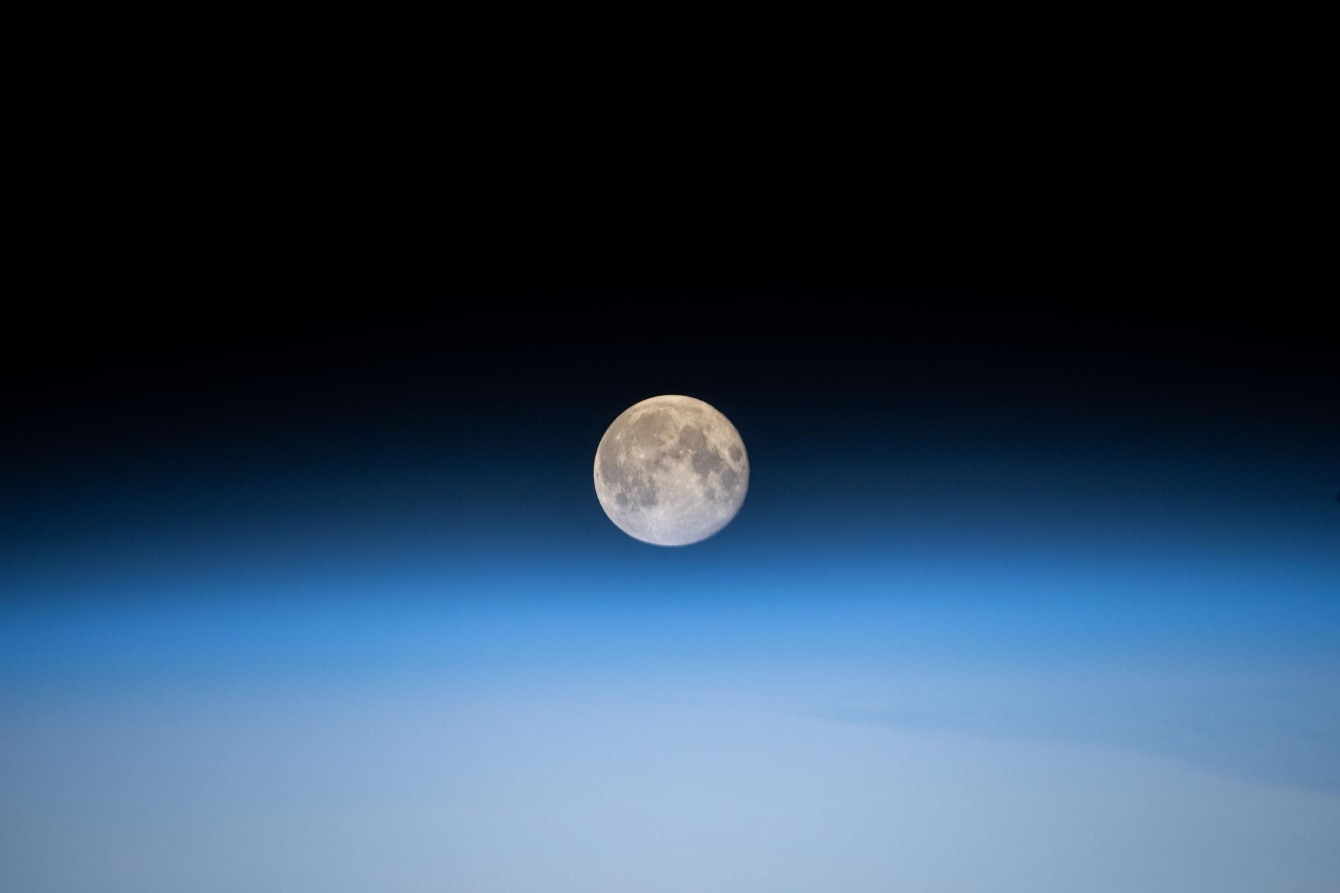Advanced Research, Spacewalk Preps End Week as NASA Announces Artemis Status